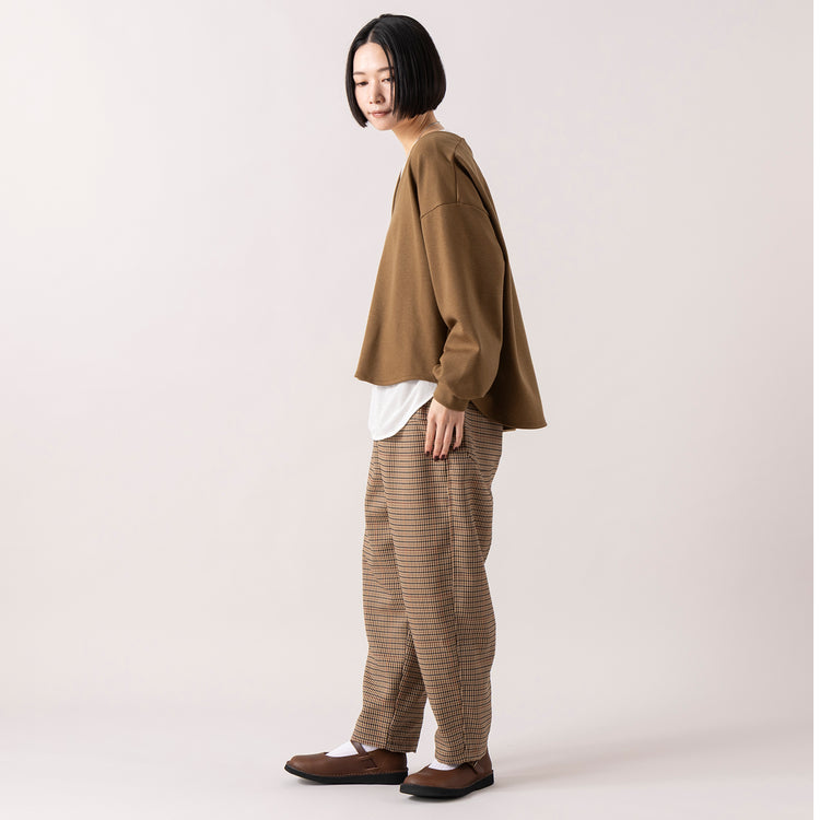 モデル身長165cm,LE MELANGEのUネックポンチPO|LE MELANGEの裾切り替えレイヤードインナー|MANONのBALLOON PANTS|Organic handloomのSHELLY|NEI/NORのエレガントバイカラーボールチャーム ネックレス,https://market.e-begin.jp/products/inf_lem1277s_lala|https://market.e-begin.jp/products/inf_lem1170s_lala|https://market.e-begin.jp/products/mks_mnn1264s_lala|https://market.e-begin.jp/products/sed_ogh1252s_lala|https://market.e-begin.jp/products/ris_ner1301s_lala