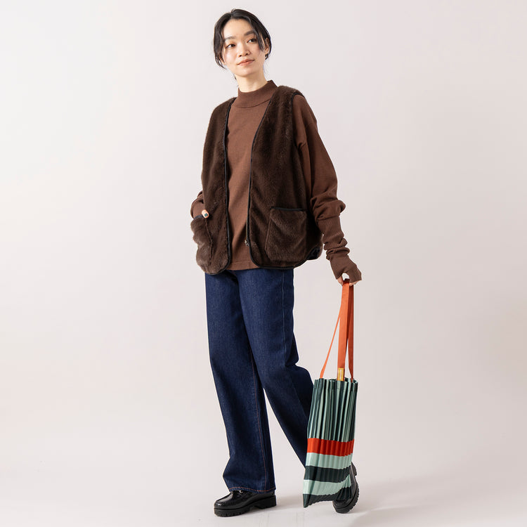 モデル身長165cm,LE MELANGEのエコファーベスト|NEEDBY heritageのLUNA|MULTITUDESのPLEATED TOTE BAG,https://market.e-begin.jp/products/tky_rnn1429s_lala|https://market.e-begin.jp/products/gsr_ndh0873s_lala|https://market.e-begin.jp/products/squ_mul1405s_lala