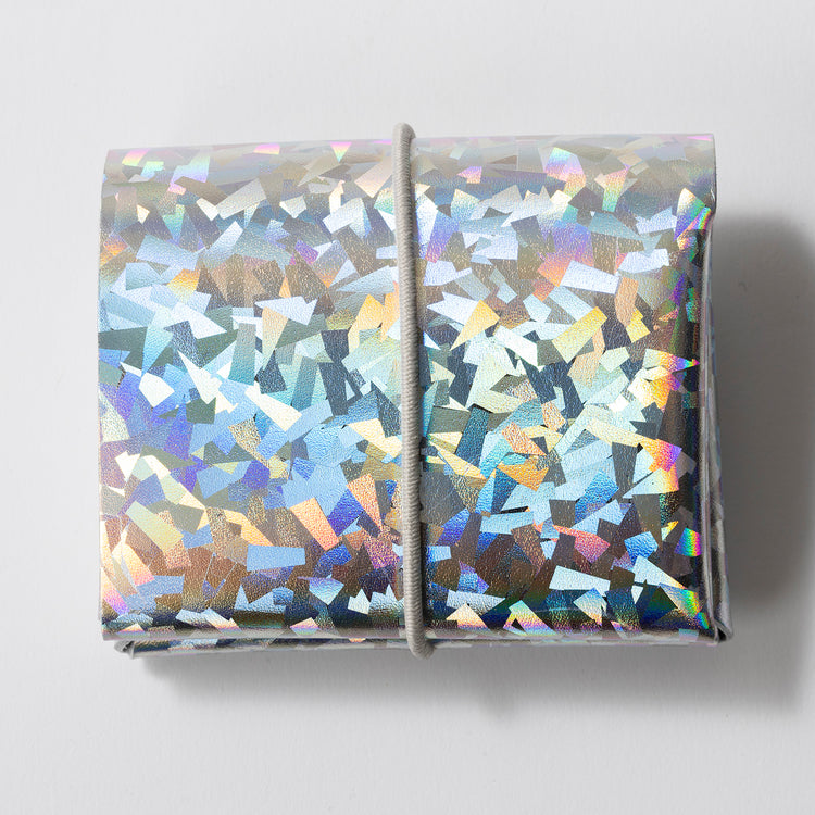 見る角度によって表情を変える「Crystal Silver」
