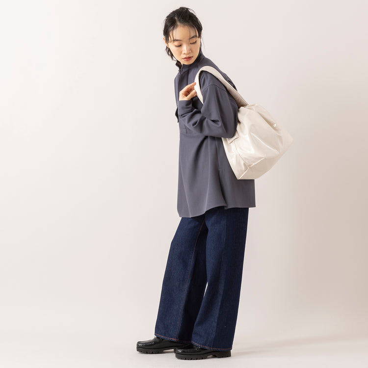 モデル身長165cm,FIL DE FERのポリエステルカルゼロングシャツ|NEEDBY heritageのLUNA|mate-monoのてかてかビッグトート,https://market.e-begin.jp/products/rdx_fdf1057s_lala|https://market.e-begin.jp/products/gsr_ndh0873s_lala|https://market.e-begin.jp/products/kom_mte1002s_lala