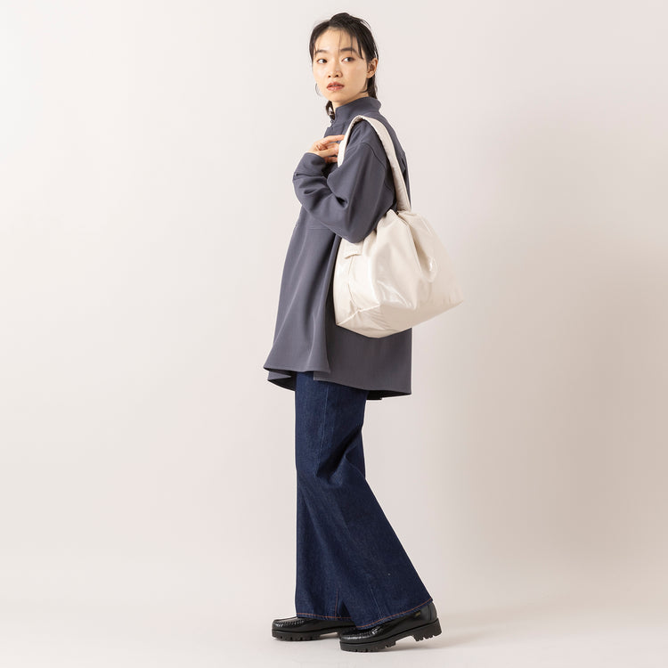 モデル身長165cm,FIL DE FERのポリエステルカルゼロングシャツ|NEEDBY heritageのLUNA|mate-monoのてかてかビッグトート,https://market.e-begin.jp/products/rdx_fdf1057s_lala|https://market.e-begin.jp/products/gsr_ndh0873s_lala|https://market.e-begin.jp/products/kom_mte1002s_lala