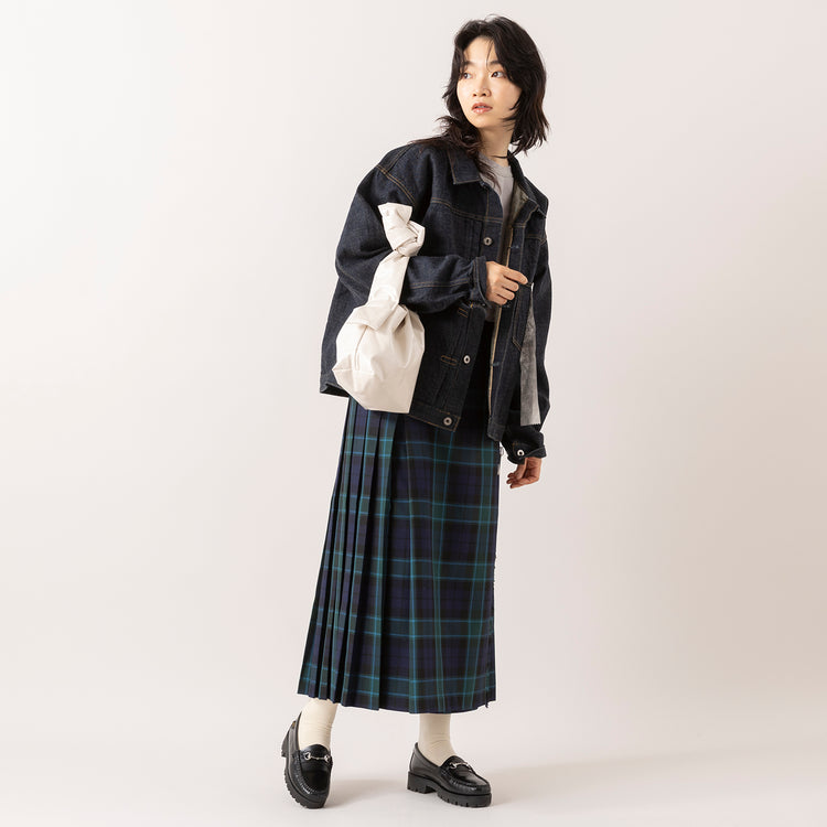 モデル身長165cm,80/40 BY SKEVEの40inch SELVEDGE DENIM JK（INDIGO）|ARMY TWILL SANFORIZEDのBackJersey LS Tee Powder|Glen Fyneのチェックプリーツラップスカート|mate-monoのてかてかショルダーバッグ|meri ja kuuのリブ先丸シルクコットンソックス,https://market.e-begin.jp/products/sta_ske0980s _lala|https://market.e-begin.jp/products/mul_amt1062s_lala|https://market.e-begin.jp/products/imx_glf0082r_lala|https://market.e-begin.jp/products/kom_mte1003s_lala|https://market.e-begin.jp/products/hpn_mjk1012s_lala