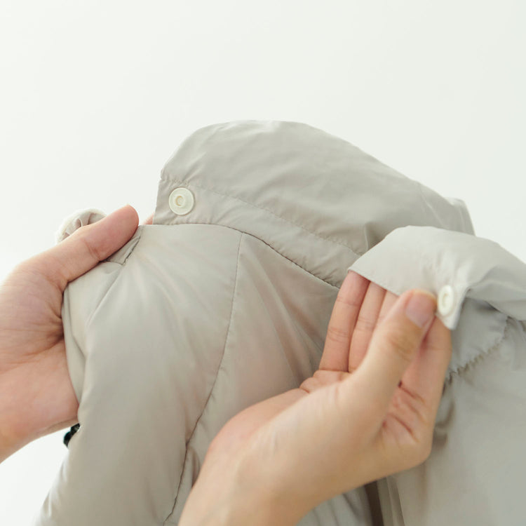 フードは取り外し可能。