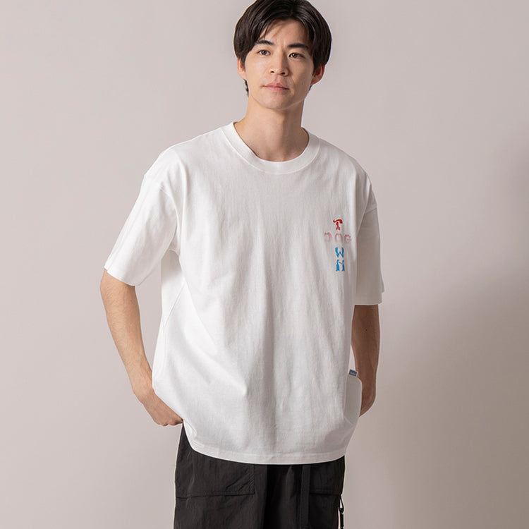 モデル身長180cm (Lサイズ着用)