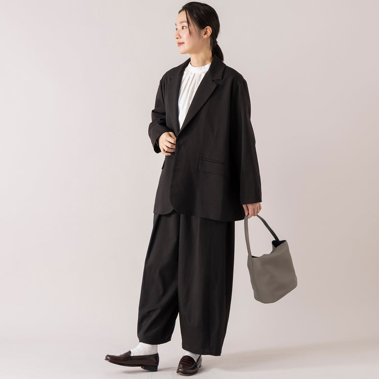 モデル身長163cm,uncinqのCotton 100/2Broad Standneck Pullover|uncinqのTwill Stretch Tailored Jacket|BOYNA ORIGINALのオケージョンにも便利なワンショルダートート,https://market.e-begin.jp/products/dlt_unc1007l_lala|https://market.e-begin.jp/products/dlt_unc1540s_lala|https://market.e-begin.jp/products/hgs_boy0080u_lala