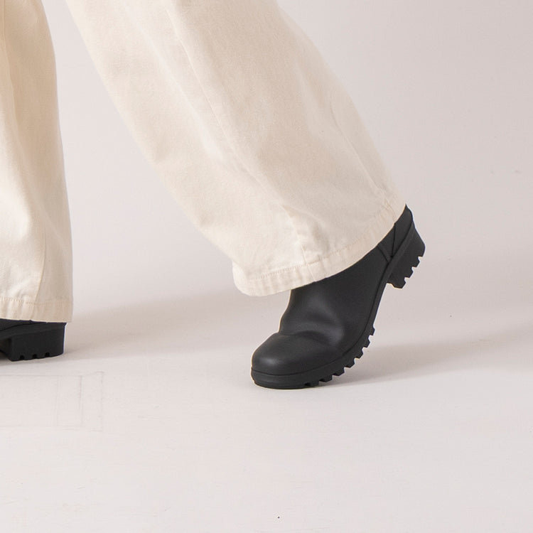 非常に柔らかいので、足に吸い付く様な履き心地