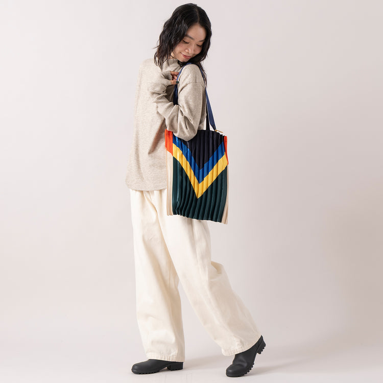 カジュアルコーデはもちろん、女性らしいコーデにもマッチ