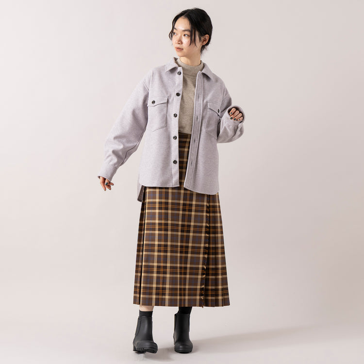 モデル身長165cm,RNA-Nのアームウォーマー付きシルキーニットプルオーバー|Glen Fyneのチェックプリーツラップスカート|YARMO THE UNIFORMのRAIN BOOT,https://market.e-begin.jp/products/tky_rnn1429s_lala|https://market.e-begin.jp/products/imx_glf0082r_lala|https://market.e-begin.jp/products/gra_ytu1443s_lala