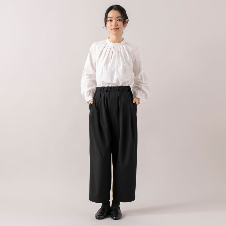 モデル身長165cm,uncinqのTropical Stretch Tuck Easy Pants|facciamoのMeringa（メリンガ）,https://market.e-begin.jp/products/dlt_unc1537s_lala|https://market.e-begin.jp/products/are_fac0636k_lala