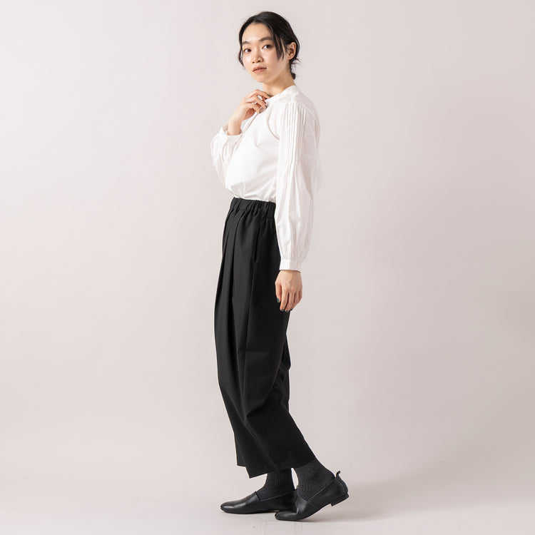モデル身長165cm,uncinqのTropical Stretch Tuck Easy Pants|facciamoのMeringa（メリンガ）,https://market.e-begin.jp/products/dlt_unc1537s_lala|https://market.e-begin.jp/products/are_fac0636k_lala