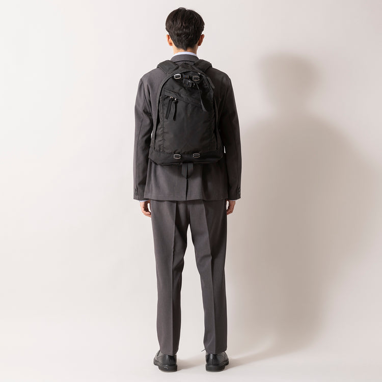 グレゴリー × ザスーツカンパニー × ビギン 別注デイパック 今さら聞けないグレゴリーのデイパックの3つのこと｜雑誌Begin
