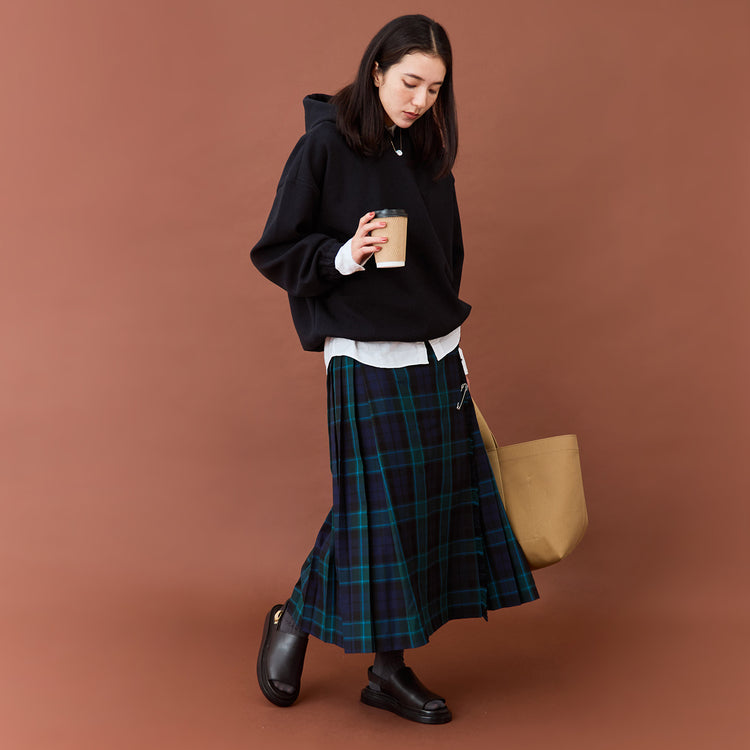 モデル身長167cm,MANUAL ALPHABETのWOOLY FLEECE PULLOVER PARKER|ciaoのオックスフォードB.D.シャツ|Glen Fyneのチェックプリーツラップスカート|Filerのエバーグリーン トート L|DiuのMeleze|taneのケシパールワンポイントネックレス|MATOWのTsuki 朧月 -おぼろづき- / スクエア ローズゴールド レザー,https://market.e-begin.jp/products/mks_man1216s_lala|https://market.e-begin.jp/products/hag_cia0077s_lala|https://market.e-begin.jp/products/imx_glf0082r_lala|https://market.e-begin.jp/products/mjl_flr0504l_lala|https://market.e-begin.jp/products/cil_diu0799s_lala|https://market.e-begin.jp/products/lop_tne0988p_l