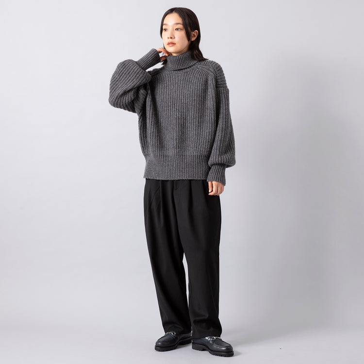 モデル身長163cm,HEAVENLYのTR Tuck Narrow Tapered PT|Jalan Sriwijayaのネイビービットローファー VIBRAMソール,https://market.e-begin.jp/products/dlt_hvr0687r_lala|https://market.e-begin.jp/products/gmt_srw1032p_lala