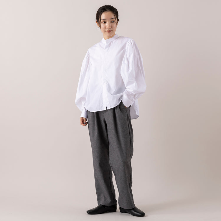 モデル身長163cm,MANONのGATHER SLEEVE BAND COLLAR SHT|ARCH&LINEのSTRETCH CREW PANTS|facciamoのMeringa（メリンガ）|NEI/NORのスクエアチャームピアス,https://market.e-begin.jp/products/mks_mnn1174s_lala|https://market.e-begin.jp/products/ach_ach1163s_lala|https://market.e-begin.jp/products/are_fac0636k_lala|https://market.e-begin.jp/products/ris_ner0789s_lala