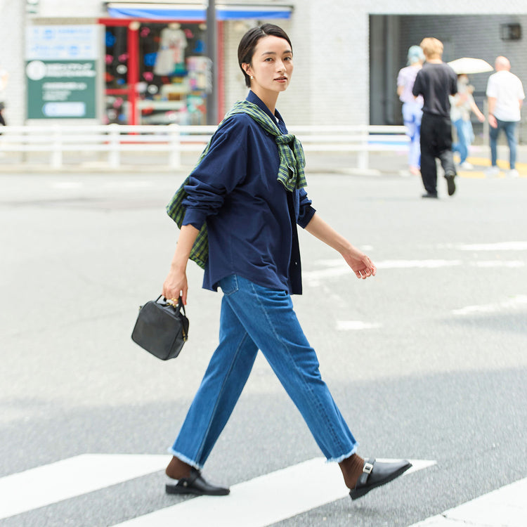 モデル身長170cm,PICCADILLYのクリースアンクルデニム|タイドウェイの2WAY MOSSボストン|GLENFIELDのシャークソールビジネスサンダル|rapiécageのメタルボールチョーカー,https://market.e-begin.jp/products/dre_pcc0213q_lala|https://market.e-begin.jp/products/snk_tid0304j_lala|https://market.e-begin.jp/products/jal_gfd0392q_lala|https://market.e-begin.jp/products/rdx_rpc0794s_lala