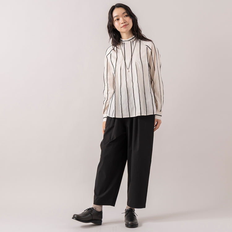 モデル身長165cm,uncinqのWeather Stretch Tapered Easy Pants|DiuのViola,https://market.e-begin.jp/products/dlt_unc1543s_lala|https://market.e-begin.jp/products/cil_diu1296s_lala