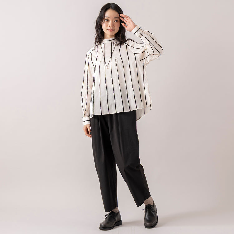 モデル身長165cm,uncinqのWeather Stretch Tapered Easy Pants|DiuのViola,https://market.e-begin.jp/products/dlt_unc1543s_lala|https://market.e-begin.jp/products/cil_diu1296s_lala