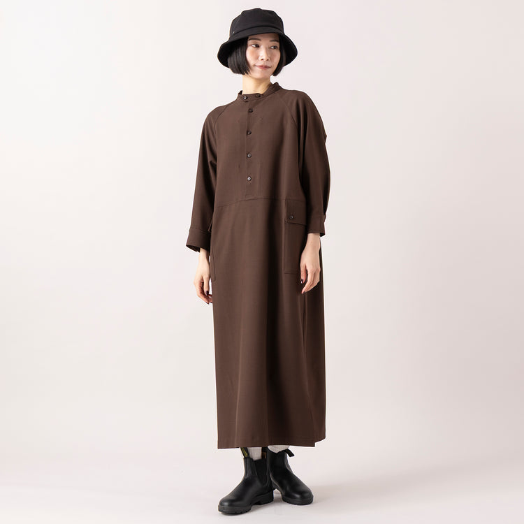 モデル身長165cm,FIL DE FERのTOP調ポリエステルトロ スタンドワンピース|BlundstoneのORIGINALAS VEGAN|TESTIFYのGraphen Hat,https://market.e-begin.jp/products/rdx_fdf1310s_lala|https://market.e-begin.jp/products/sed_bld0572l_lala|https://market.e-begin.jp/products/ipb_tsf1305s_lala