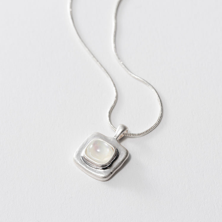 rapiécage | ラピエサージュ　シェルカボションスクエアネックレス