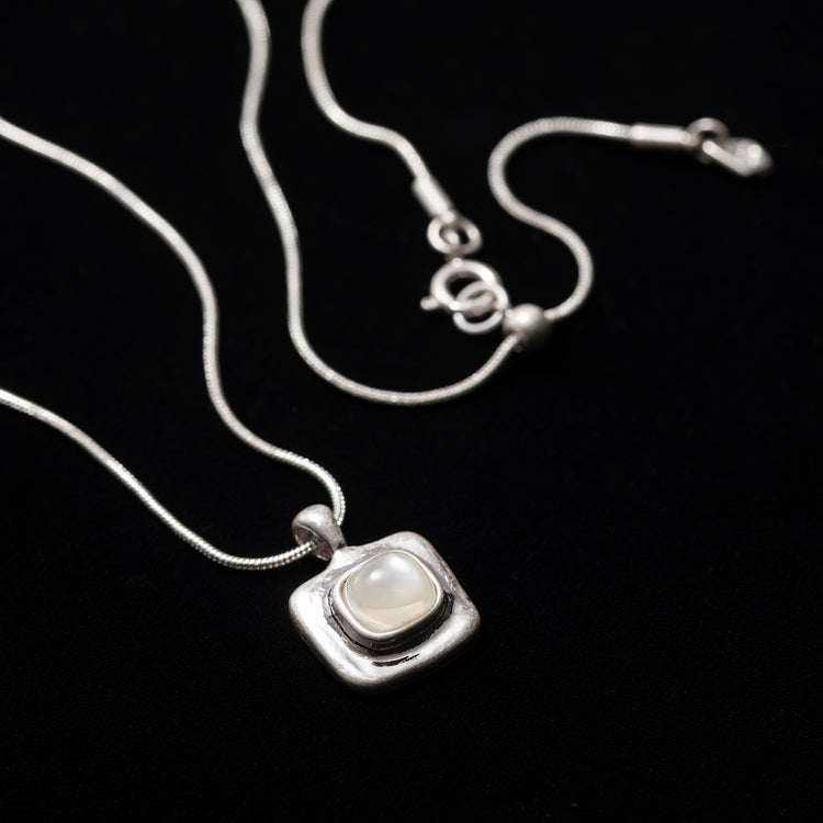 rapiécage | ラピエサージュ　シェルカボションスクエアネックレス