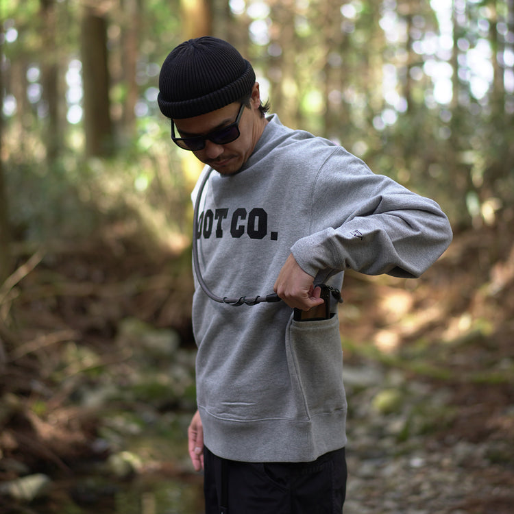 ROOT CO. | ルート　PLAY UTILITY BACK POCKET Logo Crewneck Sweat 2024