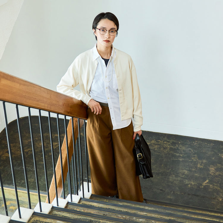 モデル身長170cm,UNIVERSAL OVERALLの2TUCK WIDE STRAIGHT PANTS|ciaoのオックスフォードB.D.シャツ|esperantoのROLL BUCKLE BELT/25mm|TIDEWAYのA4も入るツイル2wayショルダーバッグ,https://market.e-begin.jp/products/dre_uni1061s_lala|https://market.e-begin.jp/products/hag_cia0077s_lala|https://market.e-begin.jp/products/esp_esp0655s_lala|https://market.e-begin.jp/products/snk_tid0386m_lala