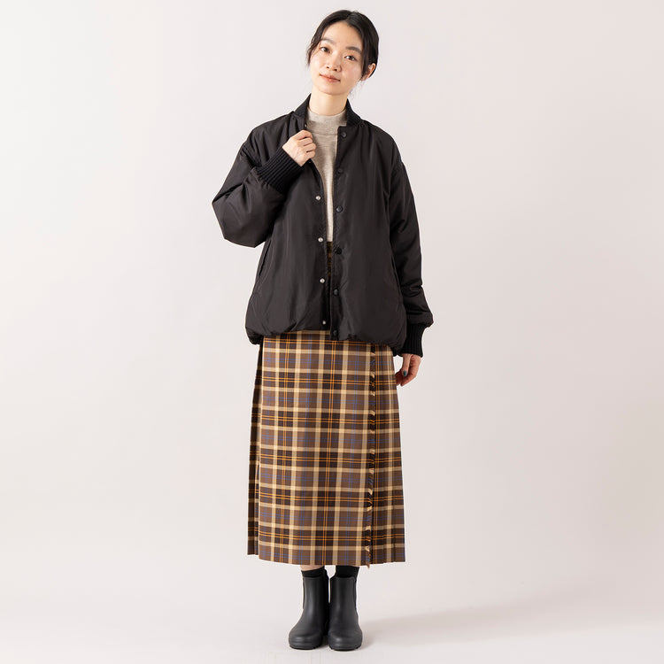 モデル身長165cm,VENT BLANC+のFIBER DOWN STADIUM JK|RNA-Nのアームウォーマー付きシルキーニットプルオーバー|Glen Fyneのチェックプリーツラップスカート|YARMO THE UNIFORMのRAIN BOOT,https://market.e-begin.jp/products/stl_ven1258s_lala|https://market.e-begin.jp/products/tky_rnn1429s_lala|https://market.e-begin.jp/products/imx_glf0082r_lala|https://market.e-begin.jp/products/gra_ytu1443s_lala