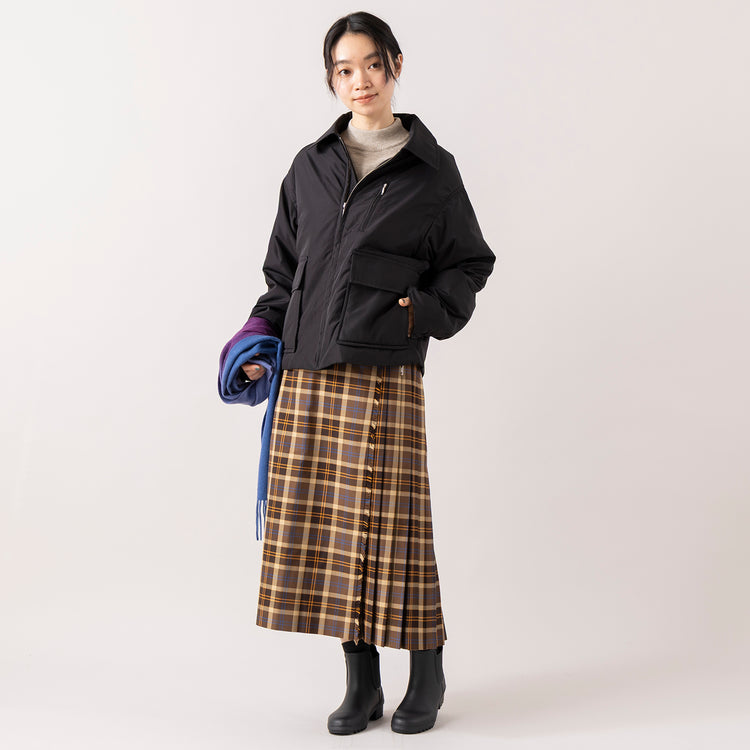 モデル身長165cm,RNA-Nのアームウォーマー付きシルキーニットプルオーバー|Glen Fyneのチェックプリーツラップスカート|YARMO THE UNIFORMのRAIN BOOT|Finissageのグラデーションマフラー,https://market.e-begin.jp/products/tky_rnn1429s_lala|https://market.e-begin.jp/products/imx_glf0082r_lala|https://market.e-begin.jp/products/gra_ytu1443s_lala|https://market.e-begin.jp/products/hem_fns1202s_lala