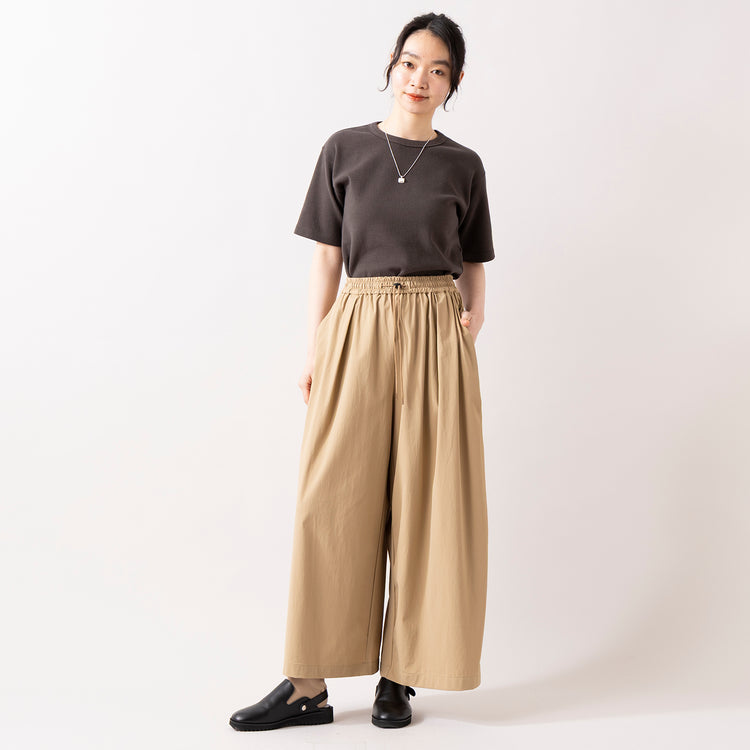 モデル身長165cm,MANONのNYLON 2WAY WIDE PANTS|GLENFIELDのシャークソールビジネスサンダル|rapiécageのシェルカボションスクエアネックレス,https://market.e-begin.jp/products/mks_mnn0096u_lala|https://market.e-begin.jp/products/jal_gfd0392q_lala|https://market.e-begin.jp/products/rdx_rpc0107u_lala