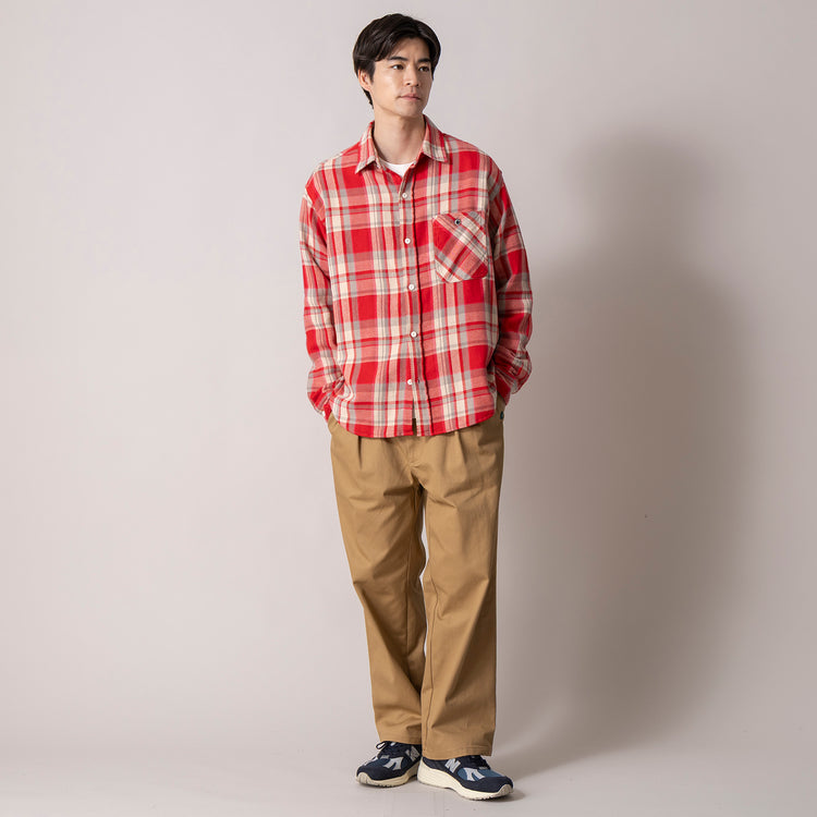 モデル身長180cm (Lサイズ着用)