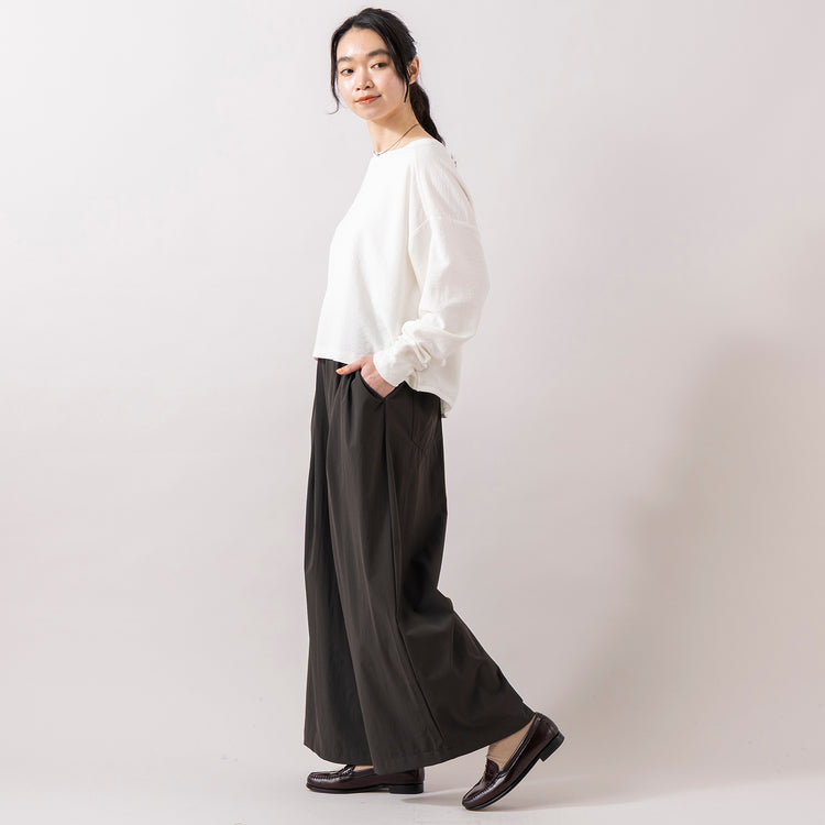 モデル身長165cm,MANONのNYLON 2WAY WIDE PANTS|rapiécageのプチメタルコードチョーカー,https://market.e-begin.jp/products/mks_mnn0096u_lala|https://market.e-begin.jp/products/rdx_rpc0105u_lala