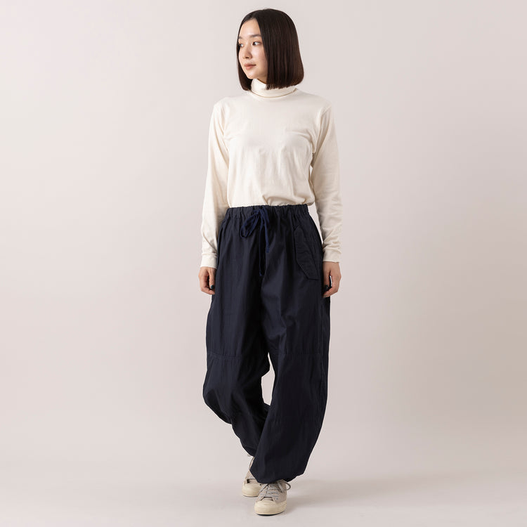 モデル身長163cm,WHITE MAILSのCOTTON PAPER HIGH STRETCH TURTLENECK PULLOVER|RNA-Nのミリタリーオーバーパンツ|Moonstarのローバスケットヴィンテージグレー,https://market.e-begin.jp/products/hrt_wns0730n_lala|https://market.e-begin.jp/products/tky_rnn1182s_lala|https://market.e-begin.jp/products/mns_mns0286o_lala