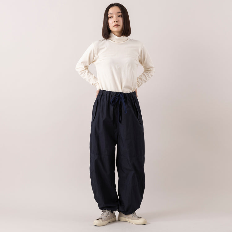 モデル身長163cm,WHITE MAILSのCOTTON PAPER HIGH STRETCH TURTLENECK PULLOVER|RNA-Nのミリタリーオーバーパンツ|Moonstarのローバスケットヴィンテージグレー,https://market.e-begin.jp/products/hrt_wns0730n_lala|https://market.e-begin.jp/products/tky_rnn1182s_lala|https://market.e-begin.jp/products/mns_mns0286o_lala