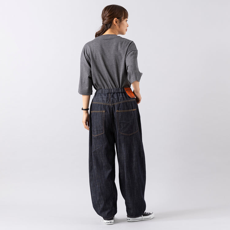 モデル身長165cm,MANONのHALF SLEEVE SUSPICIOUS FOODPRINT TEE|MATOWのTsuki 朧月 -おぼろづき- / スクエア シルバー レザー ノワール,https://market.e-begin.jp/products/mks_mnn0856s_lala|https://market.e-begin.jp/products/bey_mtw0358s_lala
