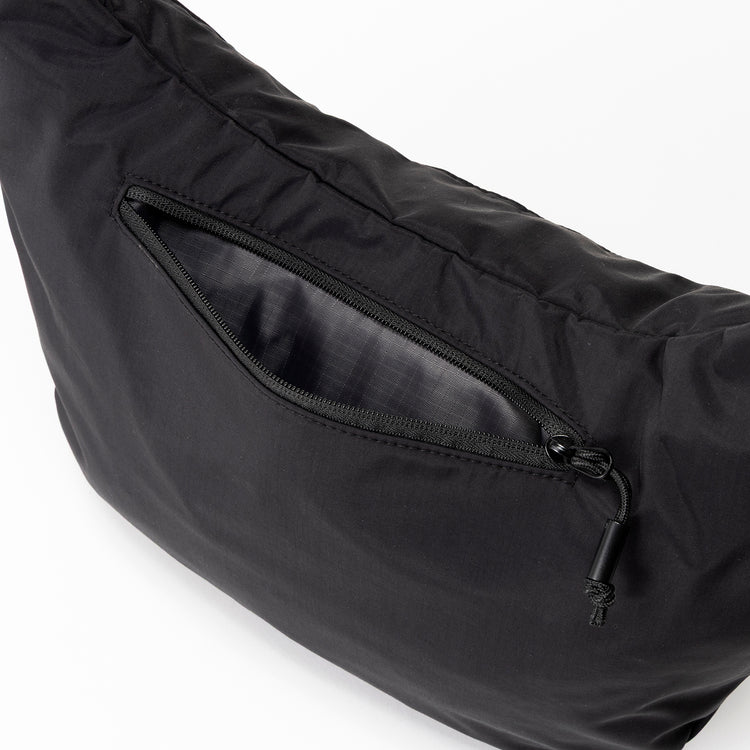 PLUG | プラグ　mojojojo × PLUG × BOYNA ラウンドショルダー(M)