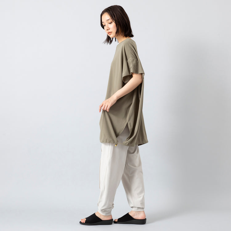 着用サイズL (モデル身長163cm),re:I not plus minusのELASTIC CENTRE SEAM JOGGER PANTS|HEPサンダルのHTLブラック,https://market.e-begin.jp/products/ygi_rei1076q_lala|https://market.e-begin.jp/products/hep_hep0762o_lala