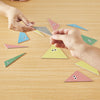 最初に好きな三角形を場の中心に置いて、次のプレイヤーに置いてもらう三角形を選んで渡してください。